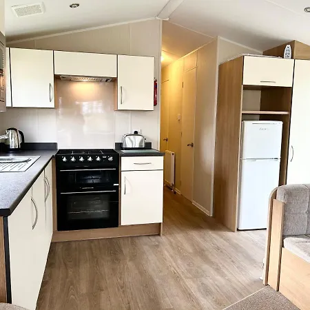 キャンプ場 The Sandybel Caravan